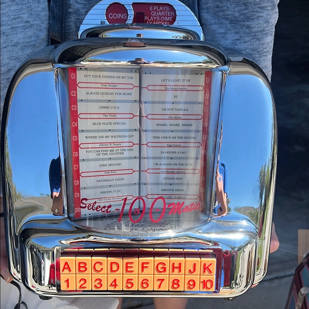Retro Silver Tabletop Jukebox